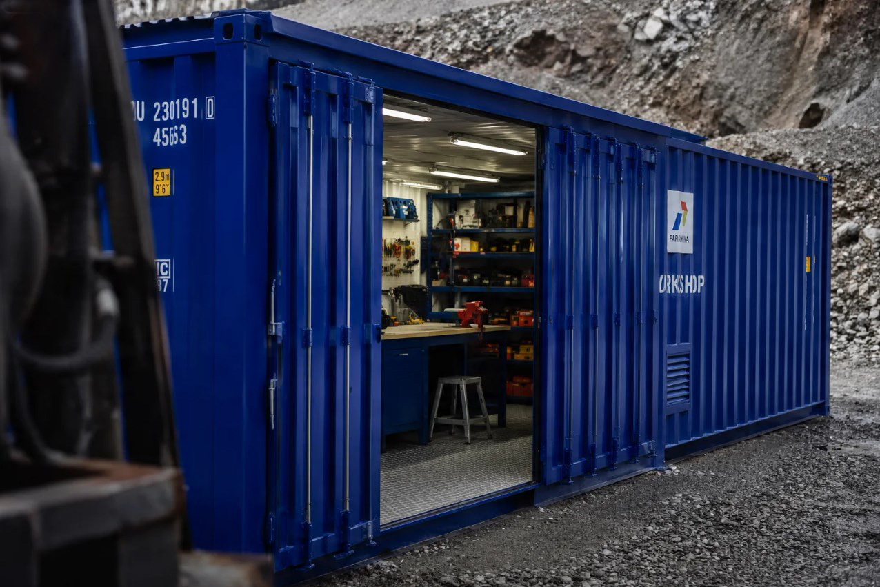 Workshop bengkel container lapangan untuk perakitan komponen alat berat di lokasi tambang